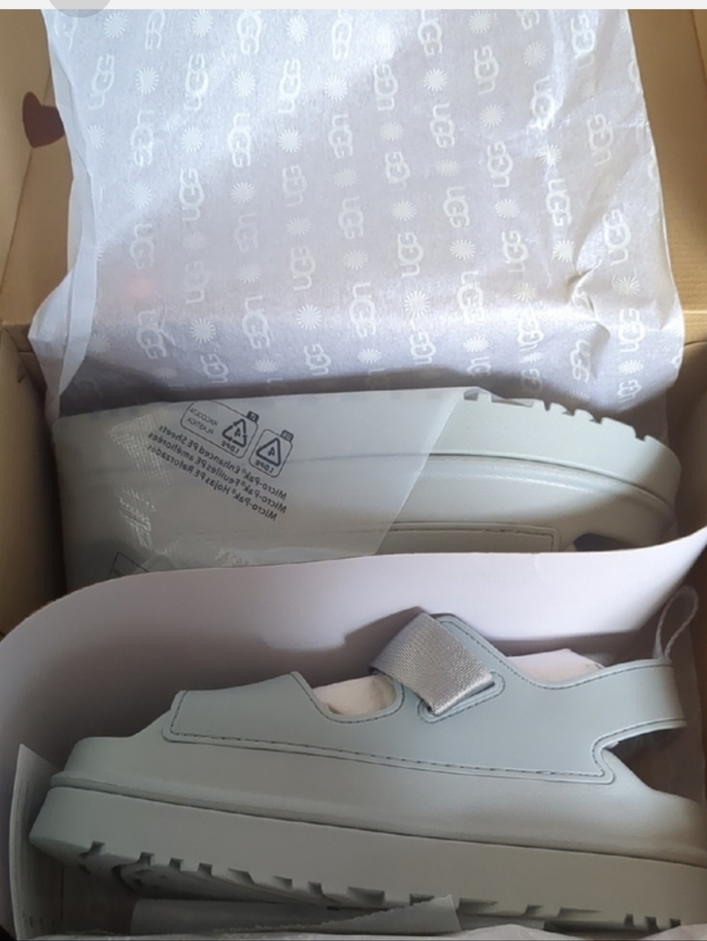 New Ugg Goldenglow SandalsSize 9 - Picture 4 of 9